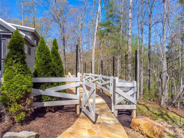 $258,500 | 163 Simplicity Woods Drive, Franklin, NC 28734