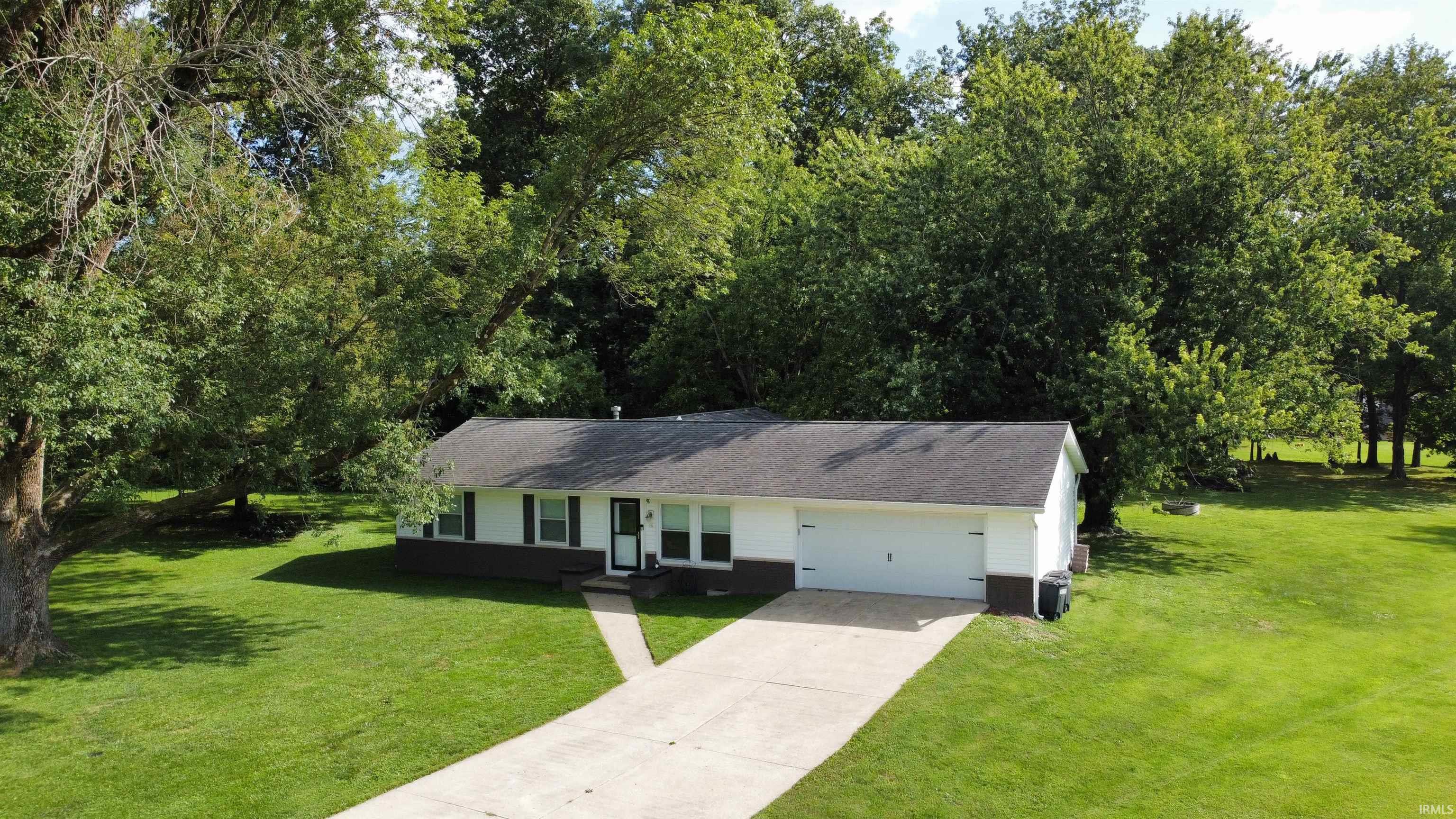 16 Morningside Drive Washington, IN 47501 - Photo 1 of 26