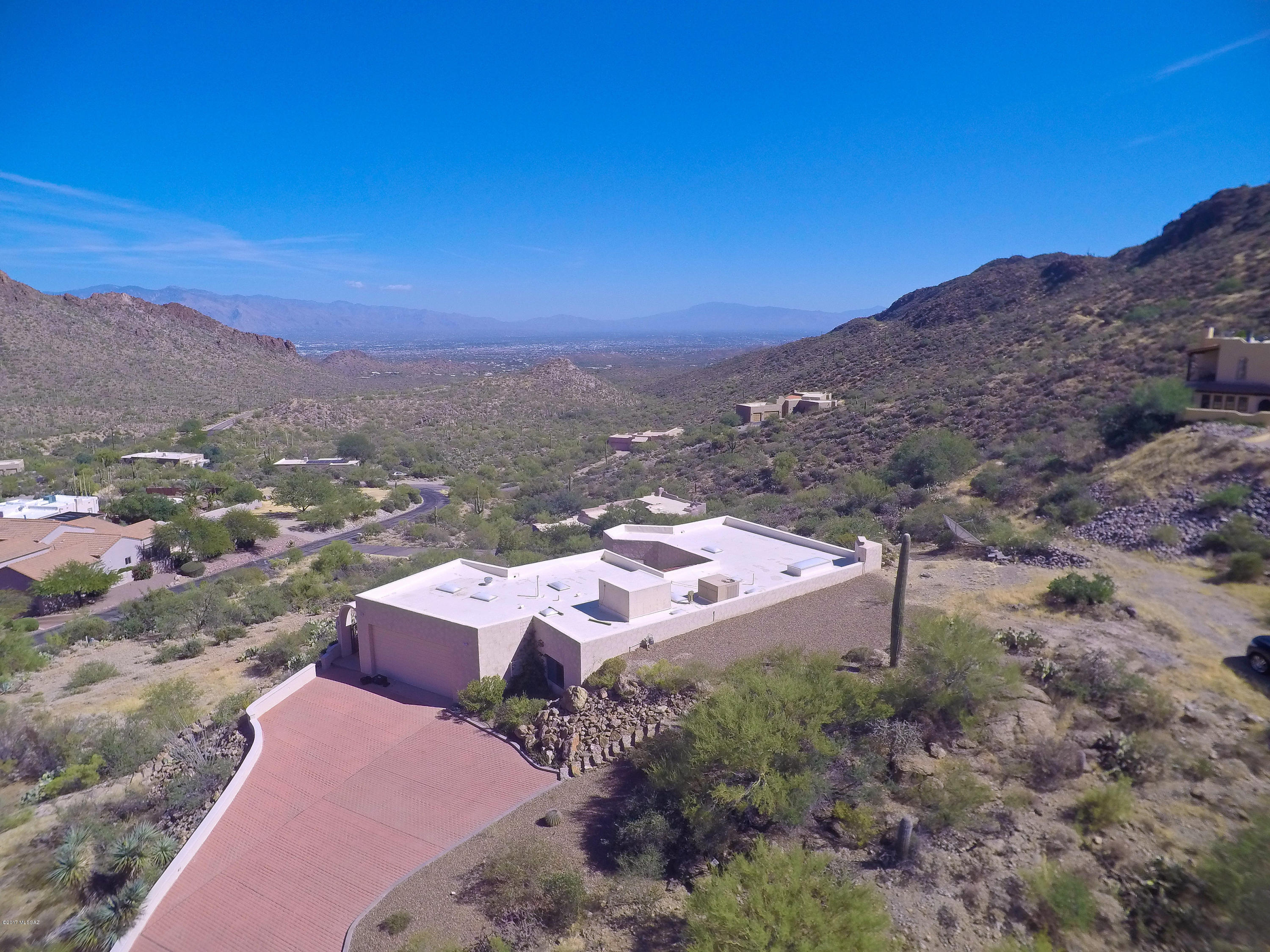 6301 West Trails End Road Tucson, AZ 85745 - Photo 2 of 10 Gallery Image 2