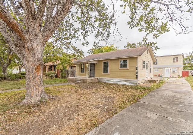 $945 | 106 Southway Drive, Unit 1, San Antonio, TX 78225