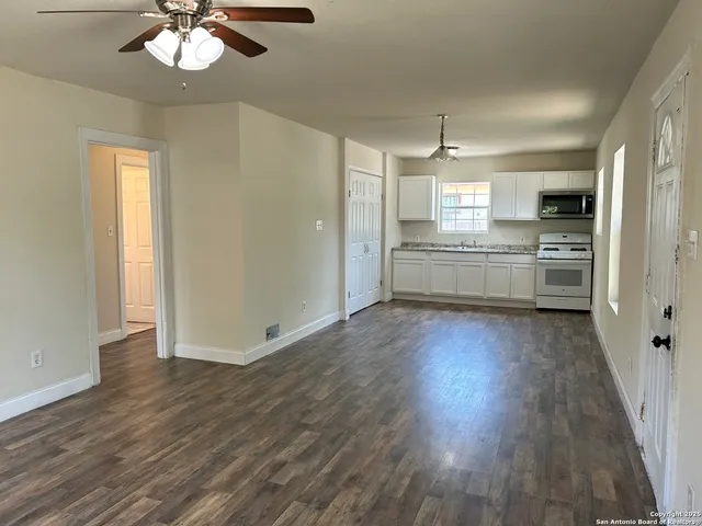 $945 | 106 Southway Drive, Unit 1, San Antonio, TX 78225