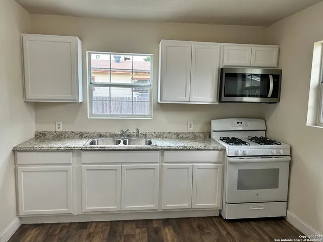 $945 | 106 Southway Drive, Unit 1, San Antonio, TX 78225