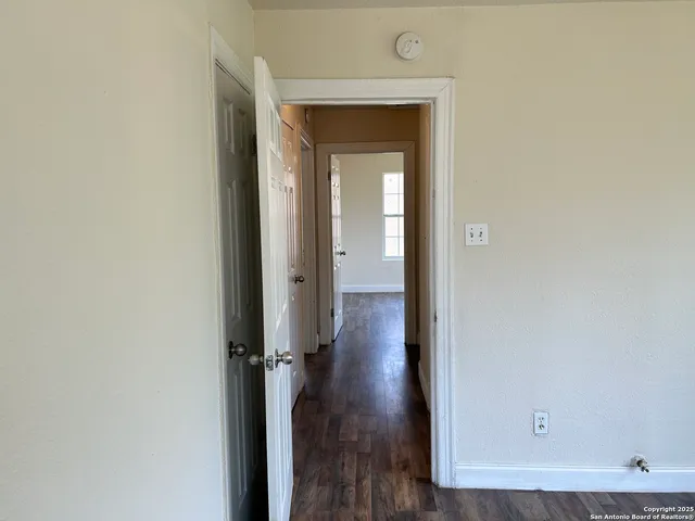 $945 | 106 Southway Drive, Unit 1, San Antonio, TX 78225