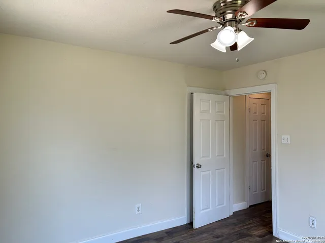 $945 | 106 Southway Drive, Unit 1, San Antonio, TX 78225