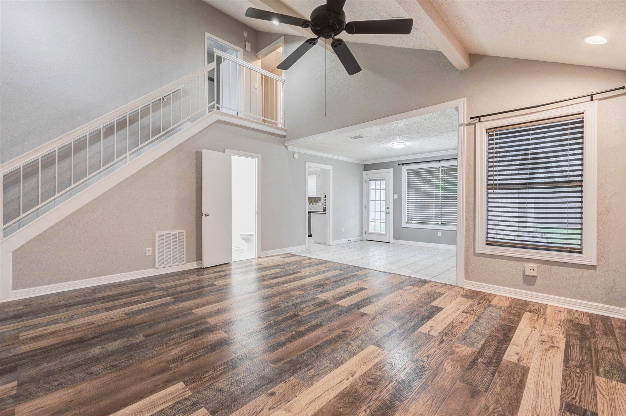 13614 Sablegrove Lane Houston, TX 77014 - Photo 8 of 22 Open layout flows into dinning and kitchen.