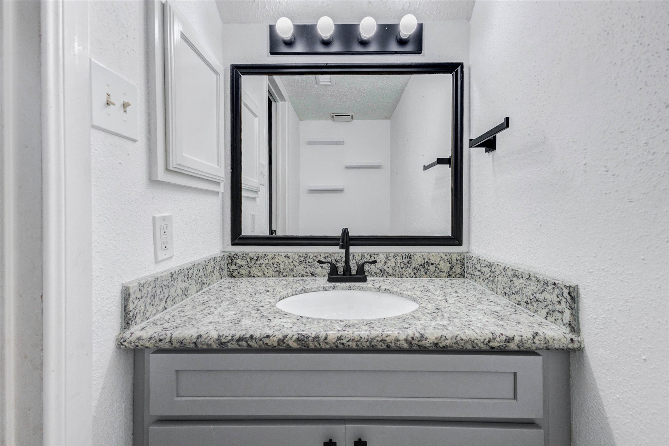 13614 Sablegrove Lane Houston, TX 77014 - Photo 10 of 22 Upgraded guest restroom