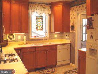 422 Kenmore Road Havertown, PA 19083 - Photo 4 of 5 Gallery Image 4