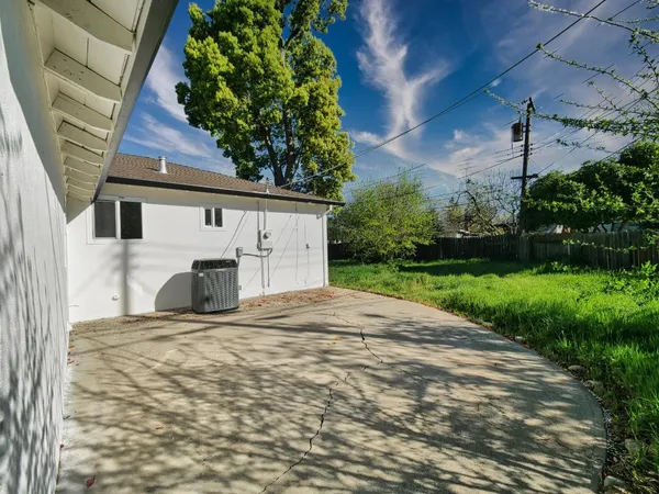 a view of a house with a yard and garage