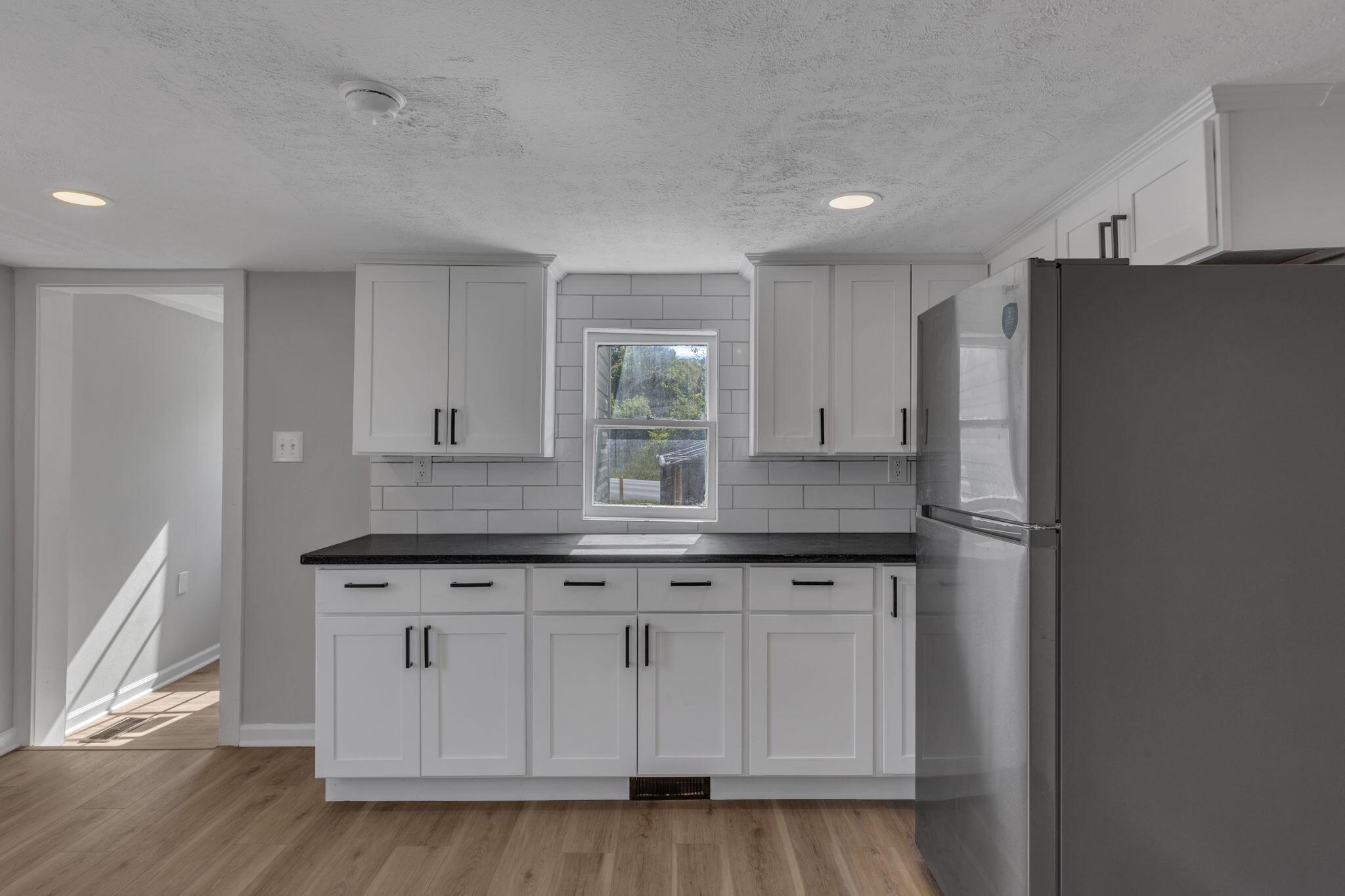 242 London Road West Jefferson, OH 43162 - Photo 9 of 21 12-web-or-mls-011A1807