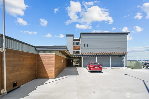 $1,000,000 | 515 Lake Street South, Unit 205, Kirkland, WA 98033