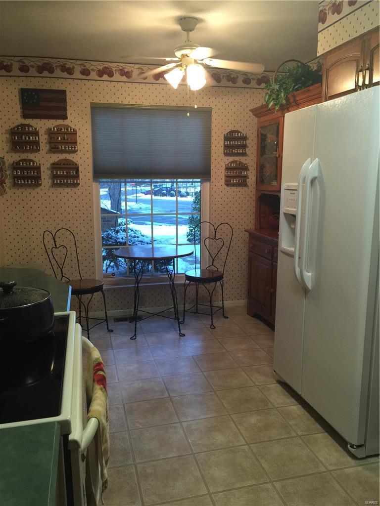 640 Painted Vista Drive Ballwin, MO 63021 - Photo 8 of 36