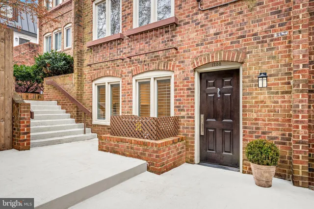 $1,450,000 | 1238 Eton Court Northwest, Unit T17, Washington, DC 20007