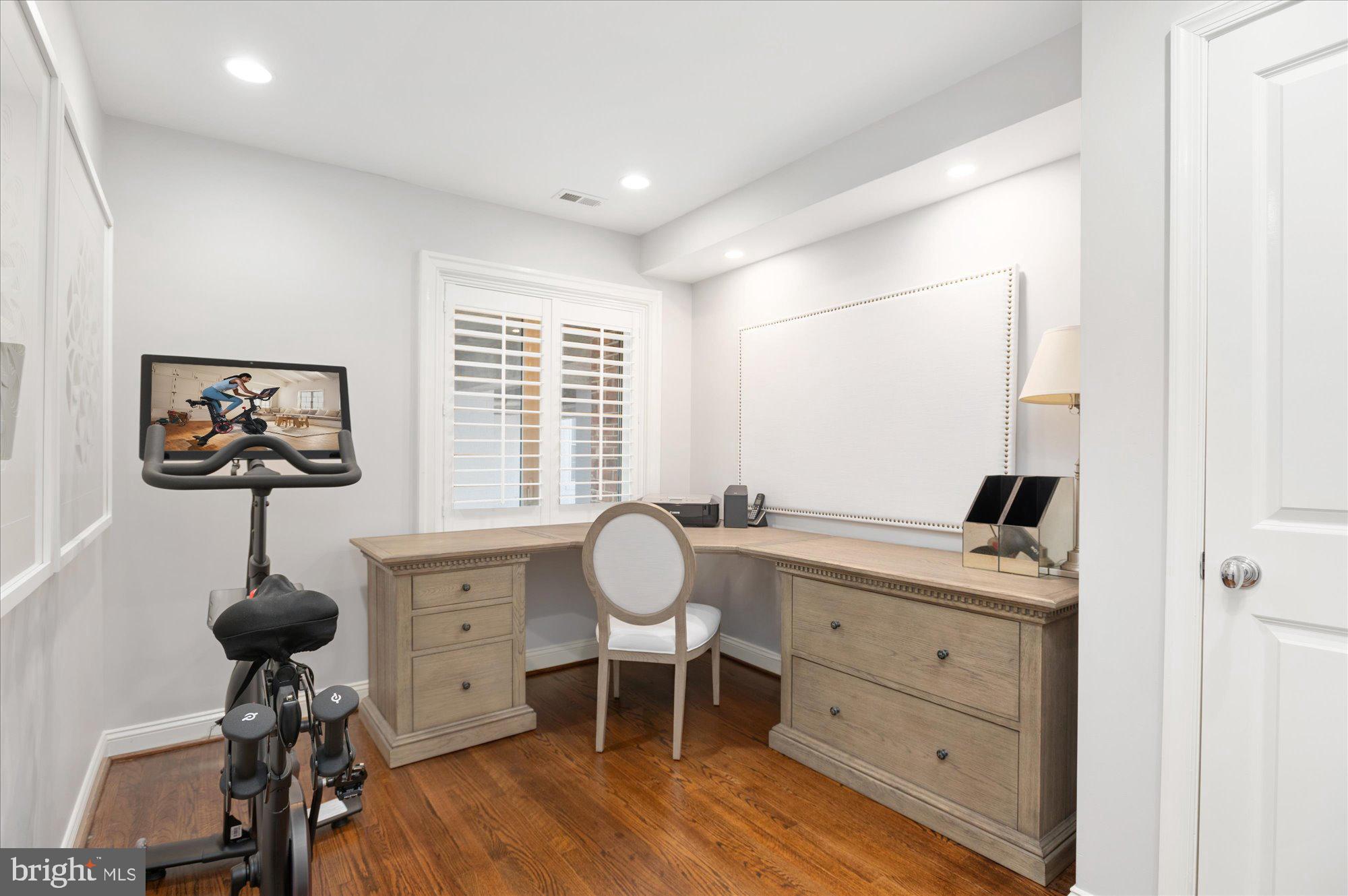 1238 Eton Court Northwest, Unit T17 Washington, DC 20007 - Photo 20 of 24 Third Bedroom