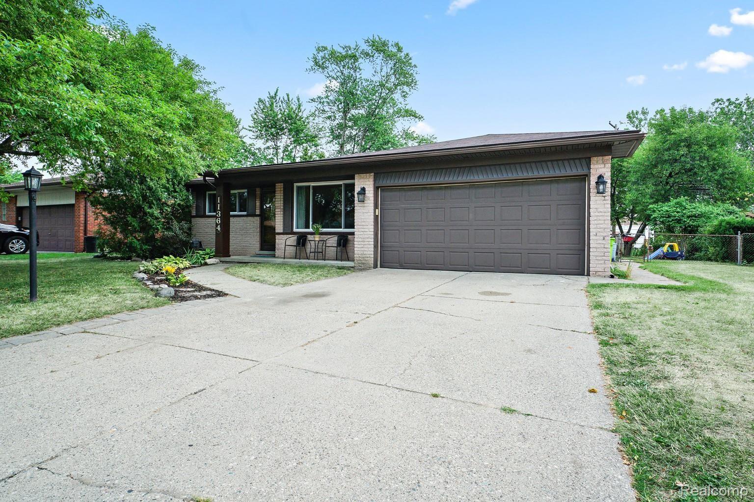 11364 Erdmann Road Sterling Heights, MI 48314 - Photo 2 of 28 Attached 2 Car Garage