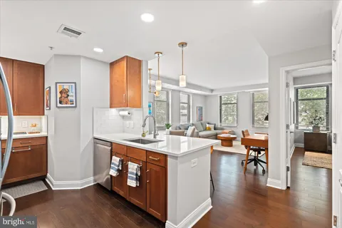 $695,000 | 525 North Fayette Street, Unit 223, Alexandria, VA 22314