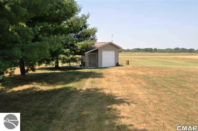 8135 North Isabella Road Clare, MI 48617 - Photo 4 of 6 1772996-3.JPG