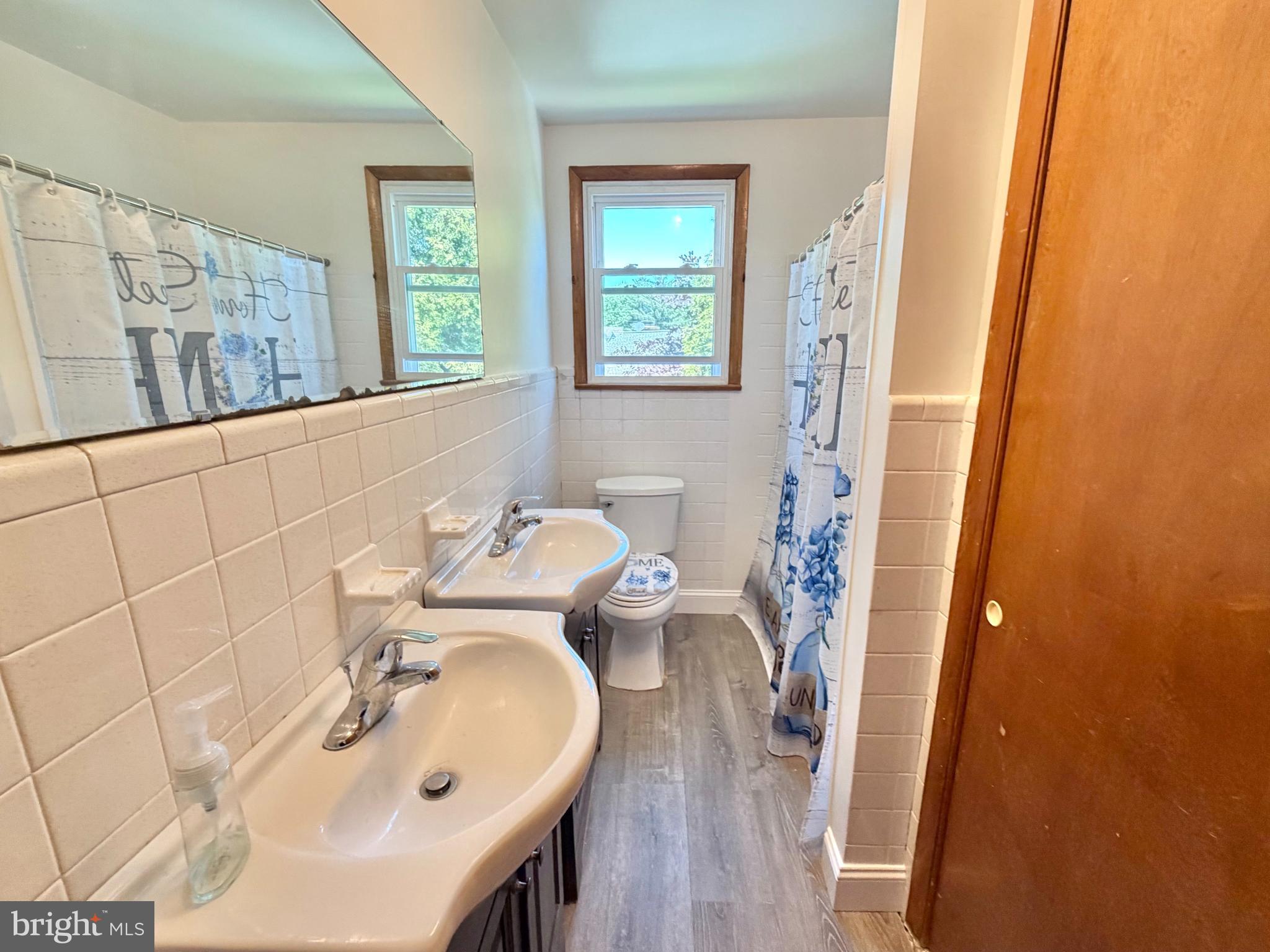 130 Kinsman Road Florence, NJ 08518 - Photo 22 of 36 Upper Floor Bathroom