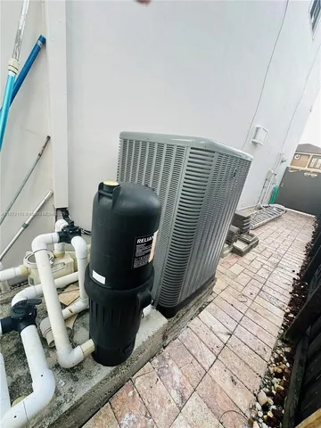 a view of entryway with furniture