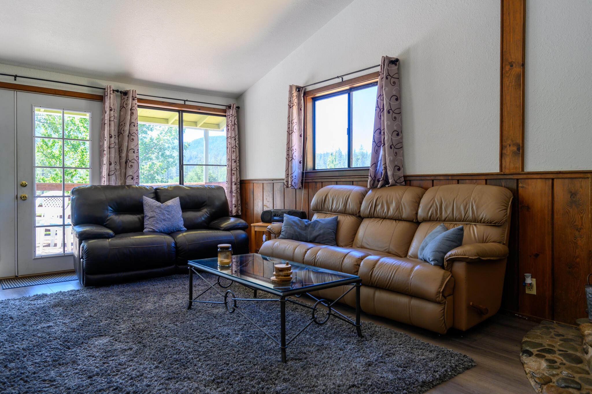 5870 Browns Mountain Road Lewiston, CA 96052 - Photo 17 of 45 Family Room