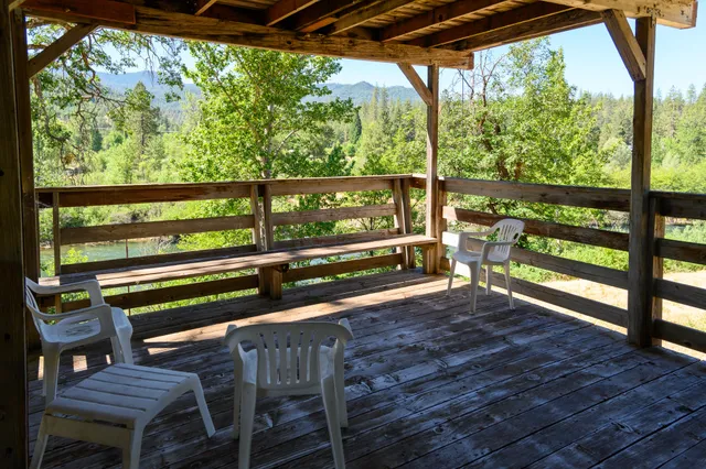 a view of a yard from a balcony