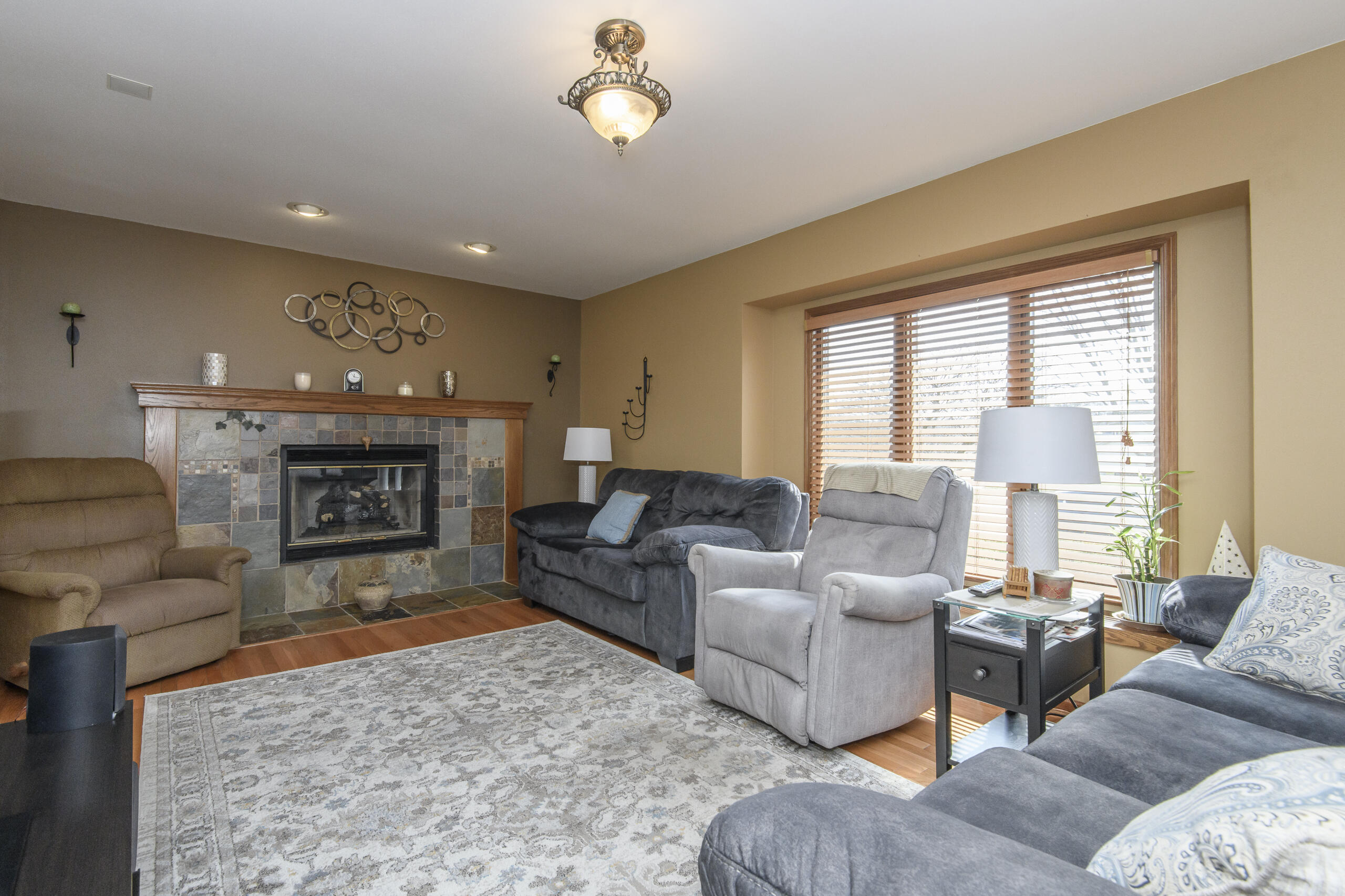 68 East Prospect Street Hartford, WI 53027 - Photo 5 of 46 Living