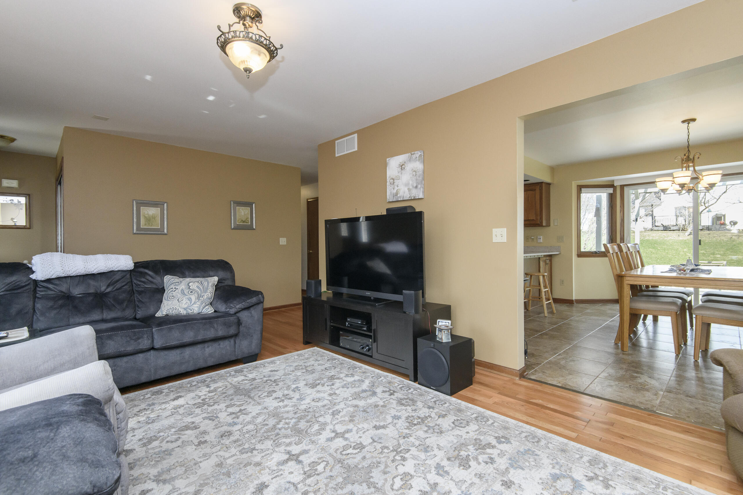 68 East Prospect Street Hartford, WI 53027 - Photo 7 of 46 Living