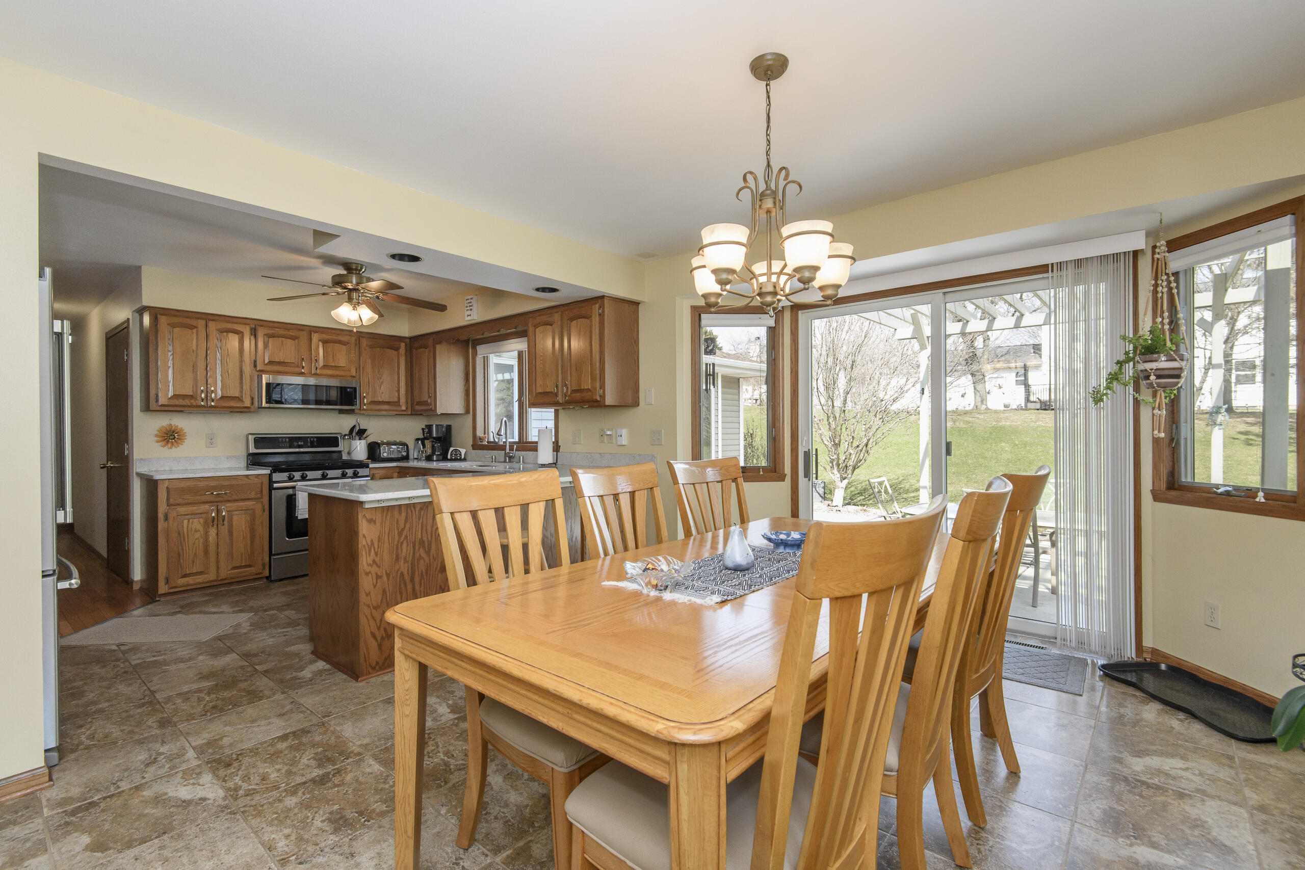68 East Prospect Street Hartford, WI 53027 - Photo 10 of 46 Kitchen/Dining
