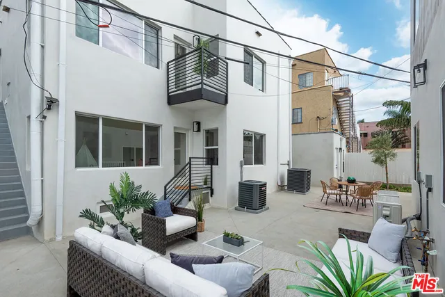 $5,200 | 3628 East 1st Street, Long Beach, CA 90803