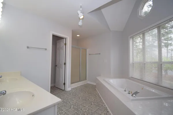 $1,250 | 116 Breezewood Drive, Unit G, Greenville, NC 27858