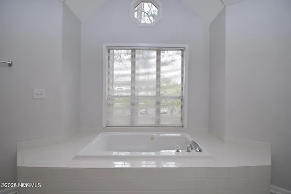 $1,250 | 116 Breezewood Drive, Unit G, Greenville, NC 27858