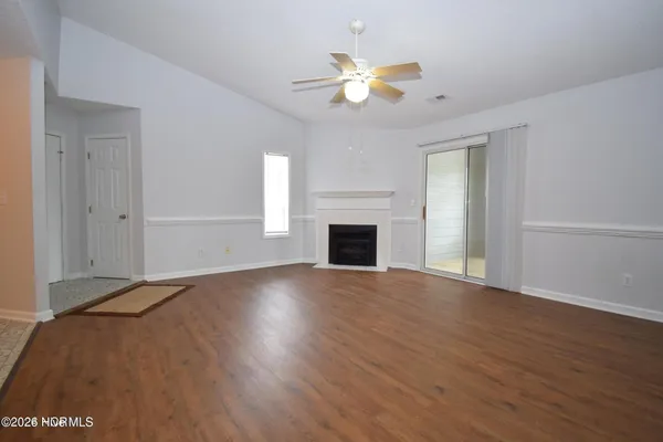 $1,250 | 116 Breezewood Drive, Unit G, Greenville, NC 27858