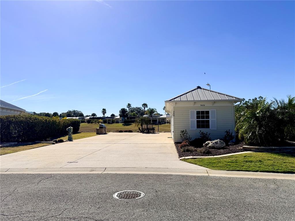 9404 Southeast 49th Terrace Webster, FL 33597 - Photo 1 of 42 a front view of a house with a yard