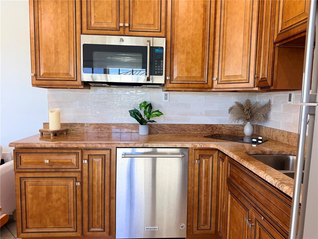 9404 Southeast 49th Terrace Webster, FL 33597 - Photo 20 of 42 a kitchen with stainless steel appliances granite countertop a sink a stove and cabinets