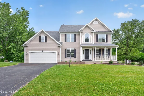 $677,500 | 10 Reynolds Court, Bethlehem, NY 12054