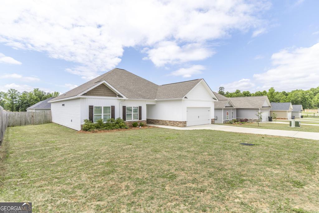 100 Sutter Butte Place Bonaire, GA 31005 - Photo 29 of 34 Conveniently located near Robins Air Force Base and close to shopping and dining along Highway 96.