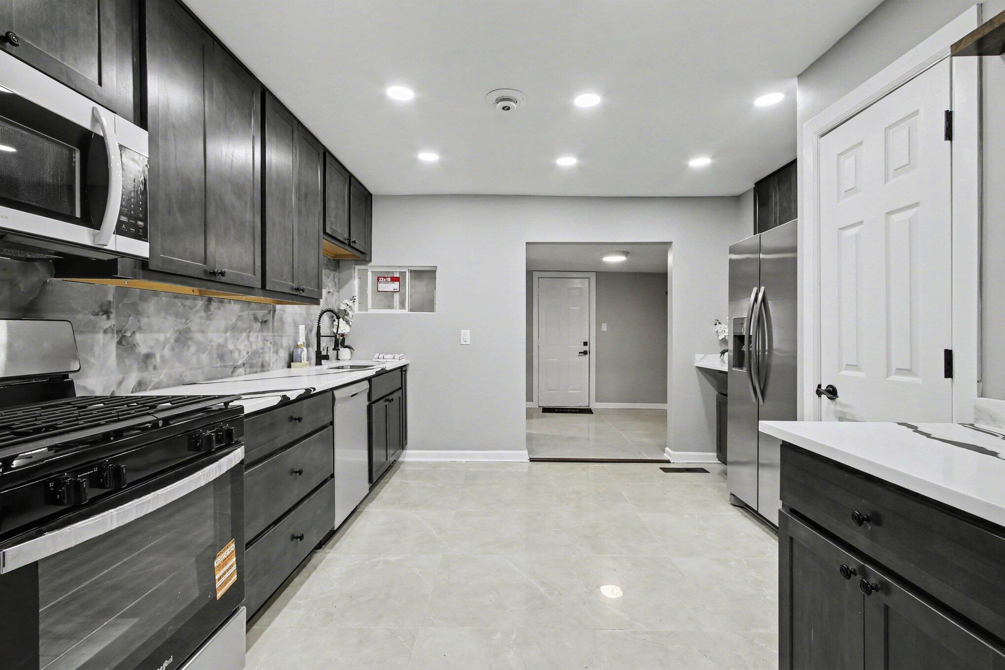 5043 Carolina Street Gary, IN 46409 - Photo 7 of 19 2038x1359