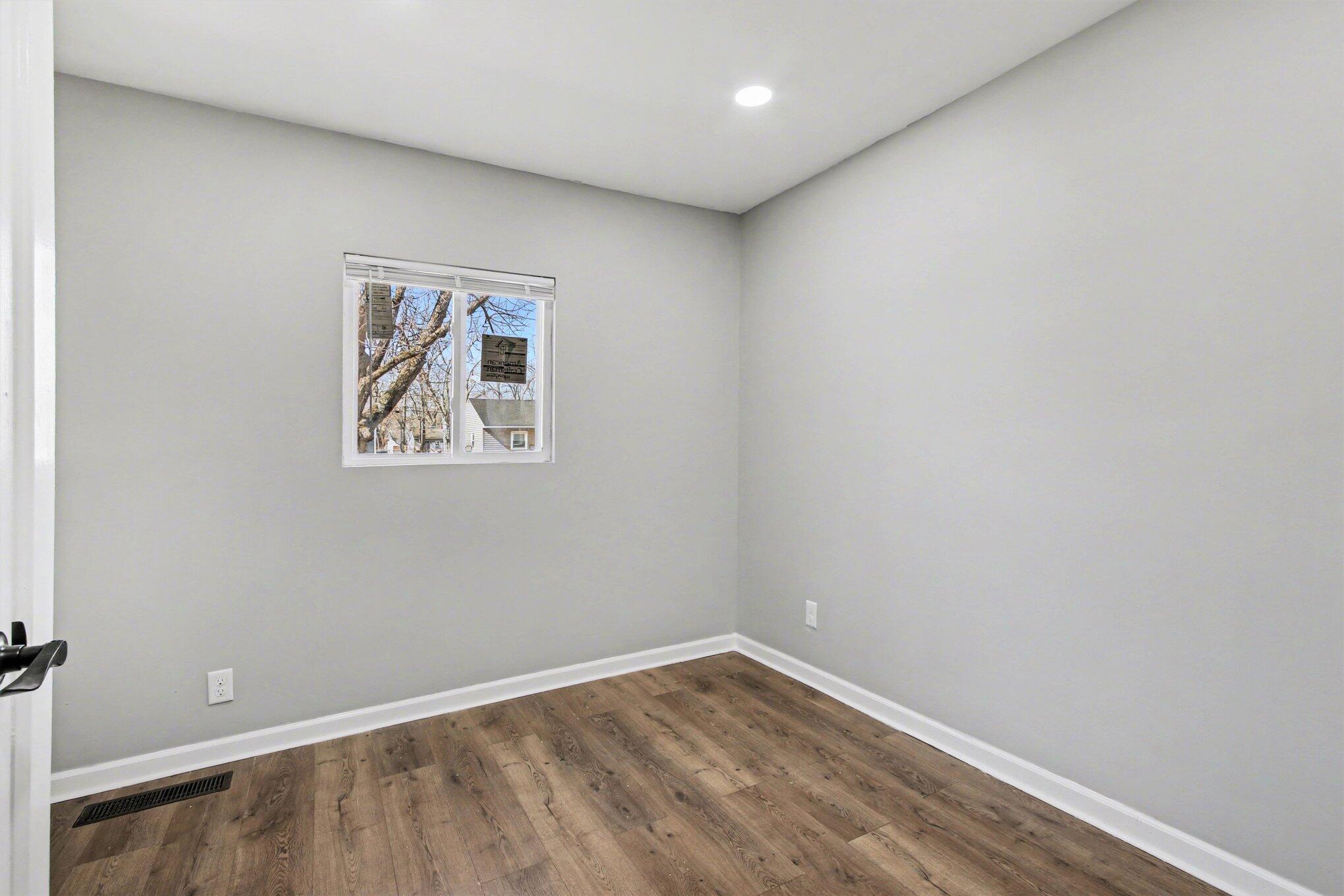 5043 Carolina Street Gary, IN 46409 - Photo 9 of 19 2038x1359