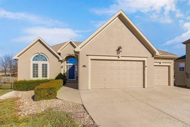 $550,000 | 1904 Northeast 104th Terrace, Kansas City, MO 64155