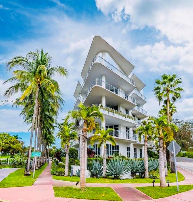 2001 Meridian Avenue, Unit 404 Miami Beach, FL 33139 - Photo 4 of 29