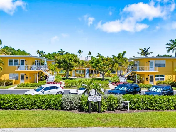 $575,000 | 221 8th Avenue South, Unit 221B, Naples, FL 34102