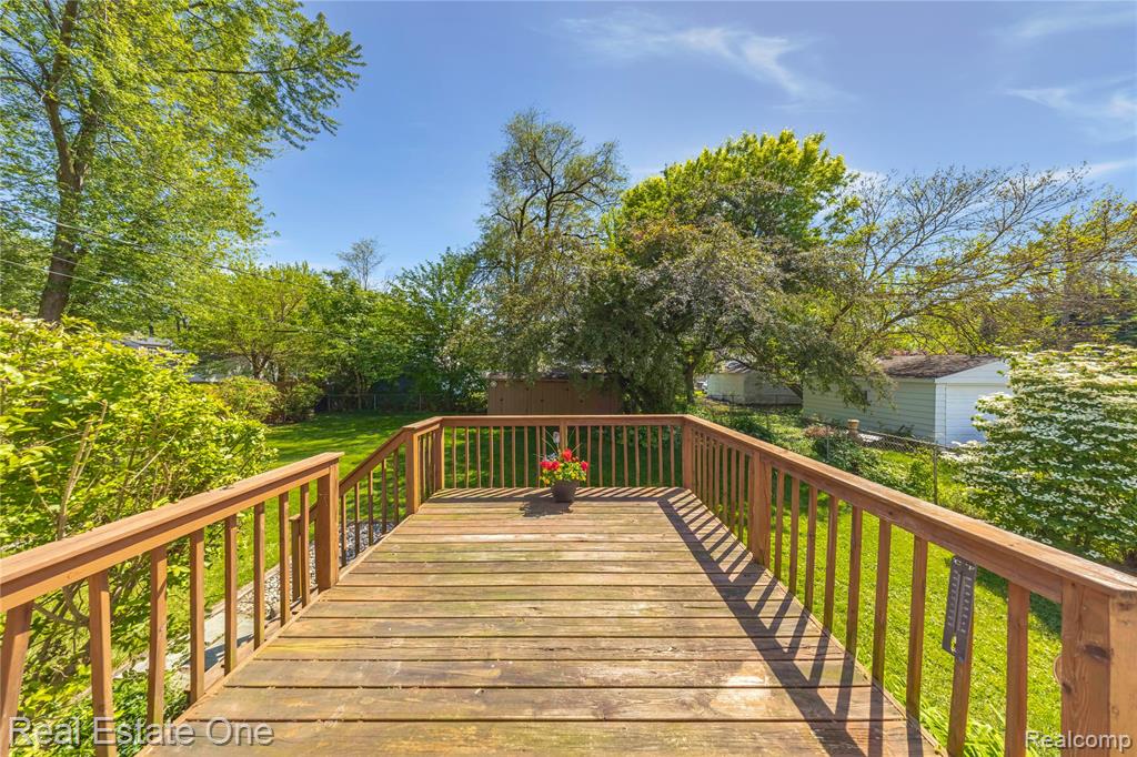2209 Ridgemont Road Grosse Pointe Woods, MI 48236 - Photo 34 of 44
