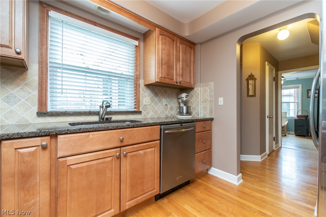 2576 Saybrook Road Cleveland, OH 44118 - Photo 11 of 31 Gallery Image 11