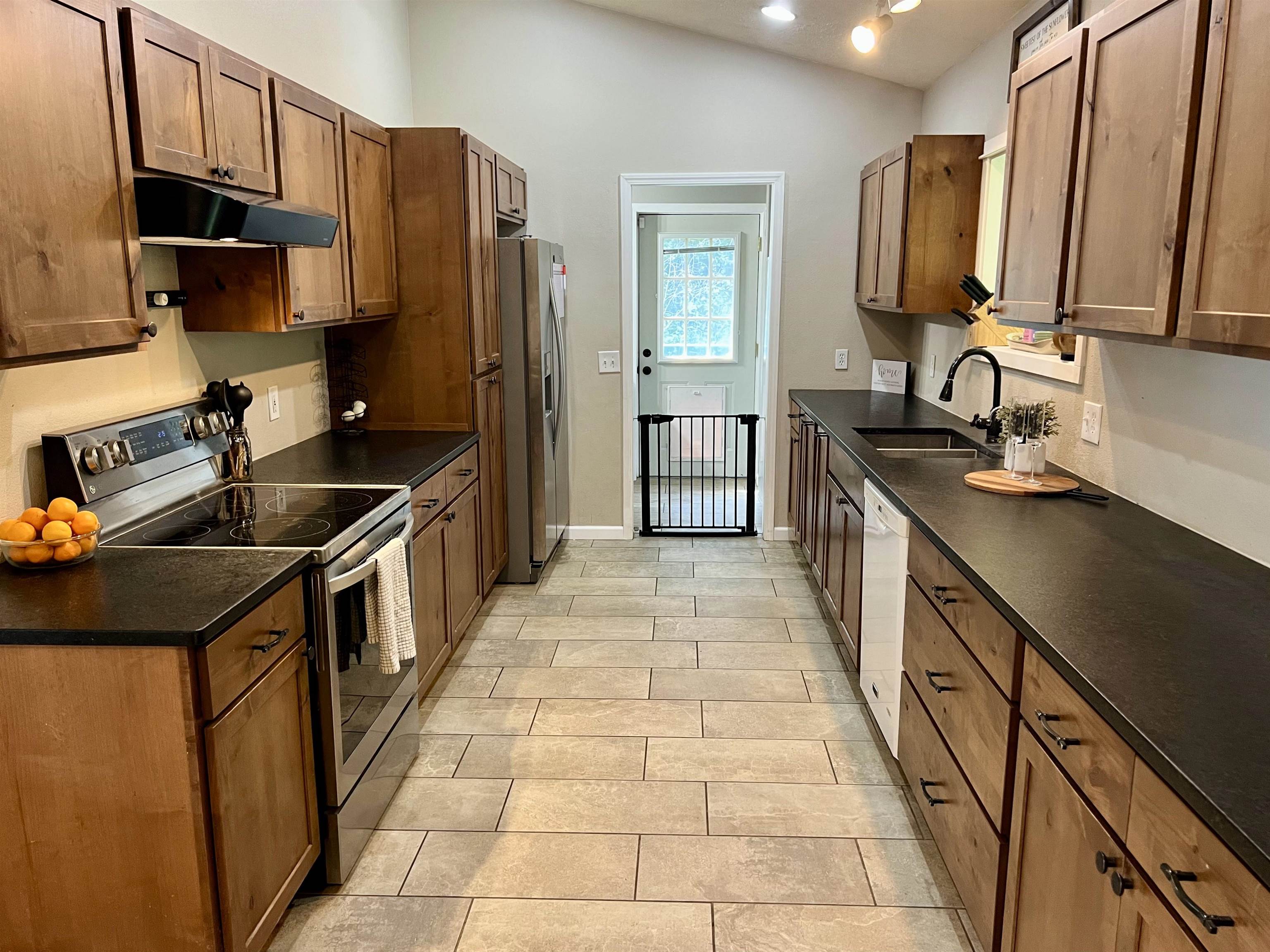 16205 East Bowman Road Chattaroy, WA 99003 - Photo 4 of 24