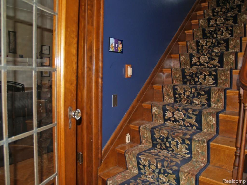 943 Lincoln Road Grosse Pointe, MI 48230 - Photo 3 of 21 943 L stairs.jpg