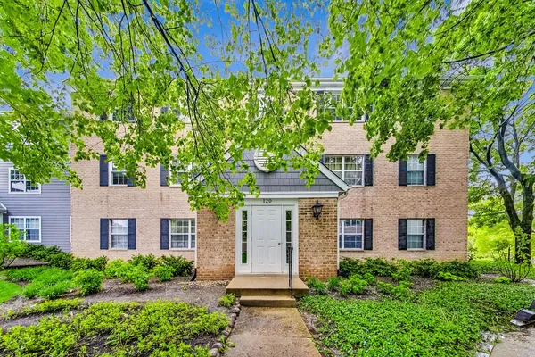 $2,100 | 120 East Winchester Road, Unit D, Libertyville, IL 60048