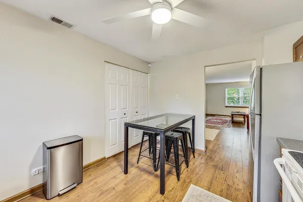 $2,100 | 120 East Winchester Road, Unit D, Libertyville, IL 60048
