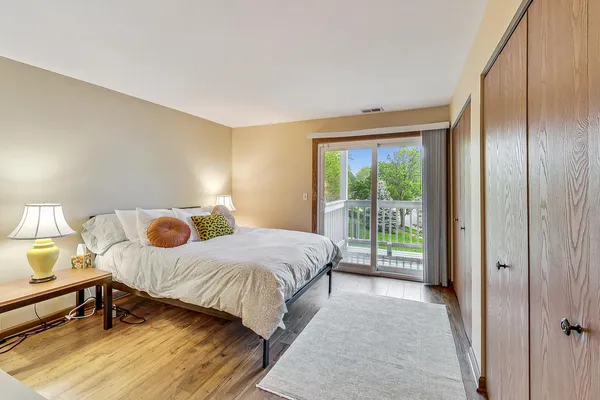 $2,100 | 120 East Winchester Road, Unit D, Libertyville, IL 60048