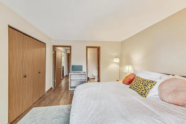 $2,100 | 120 East Winchester Road, Unit D, Libertyville, IL 60048