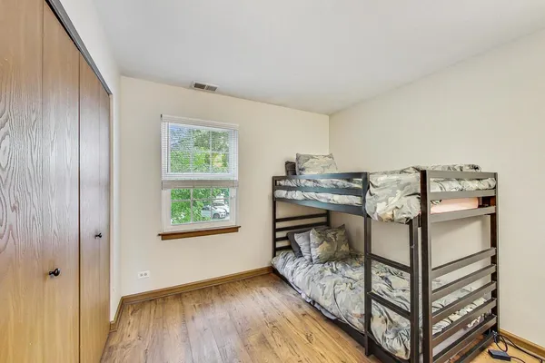 $2,100 | 120 East Winchester Road, Unit D, Libertyville, IL 60048