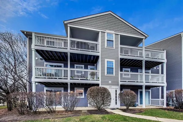 $2,100 | 120 East Winchester Road, Unit D, Libertyville, IL 60048